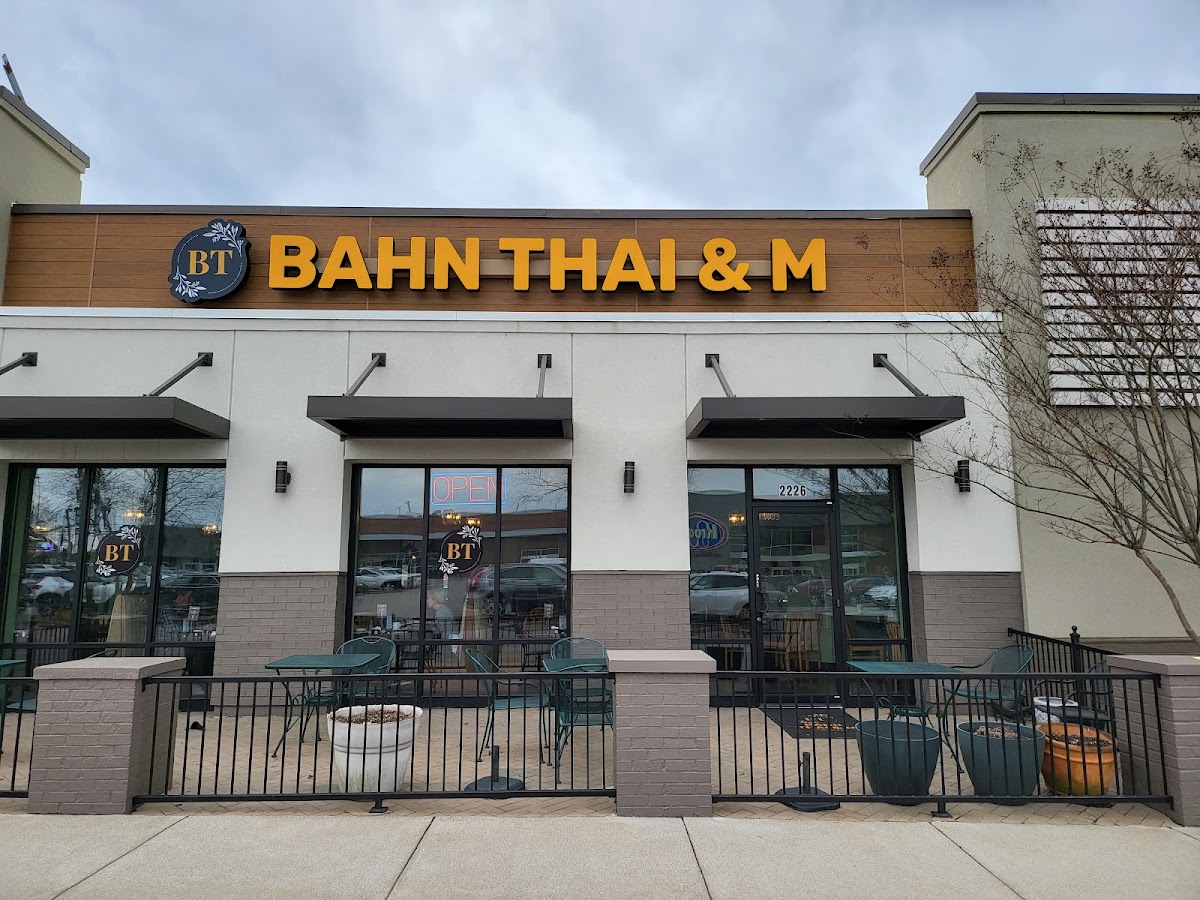 Bahn Thai & M